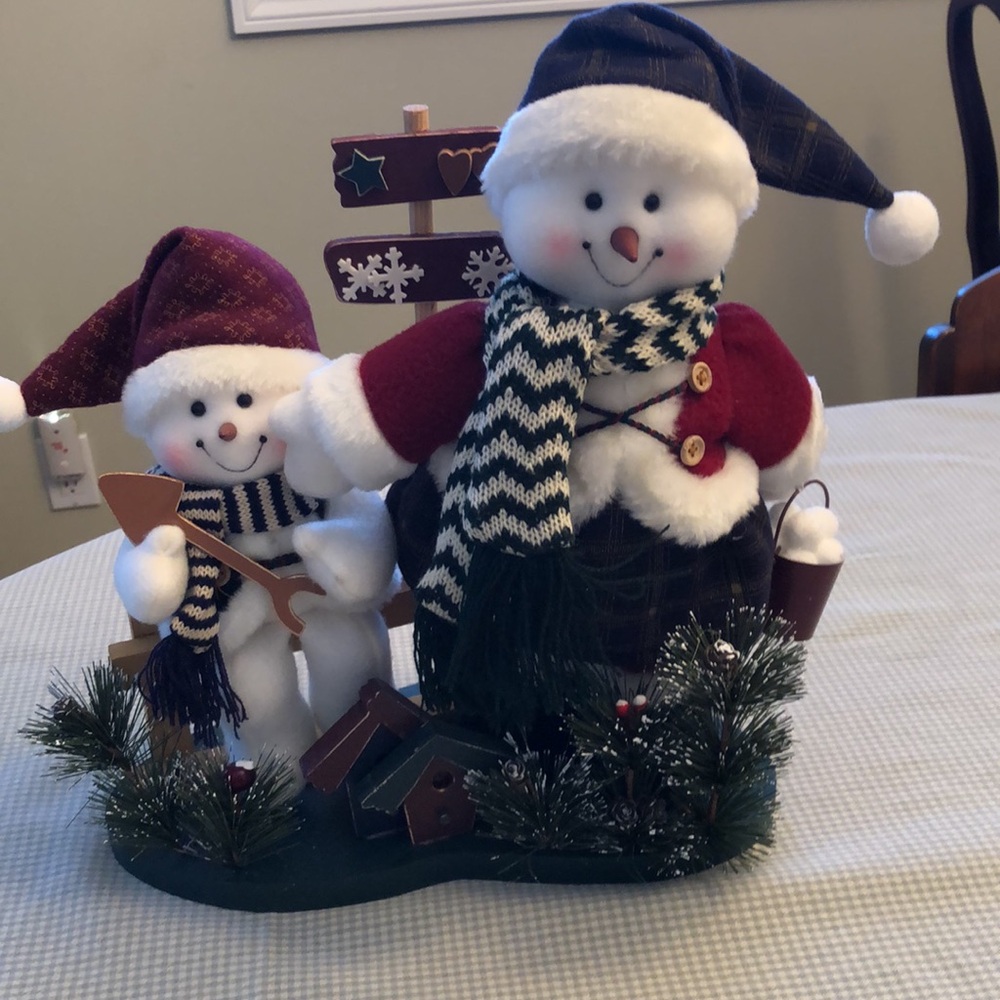 Classic Holiday Decor Plush Snowmen on a Stable 12”x14”Wood Base #OS037